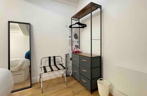Potters Bar Maison | Private 2 Bed - 18 min to Central