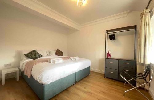 Potters Bar Appartement | Private 2 Bed Guest House - Van Parking, M25 & A1 connections