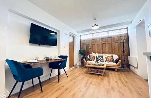Potters Bar Appartement | Private 2 Bed Guest House - Van Parking, M25 & A1 connections