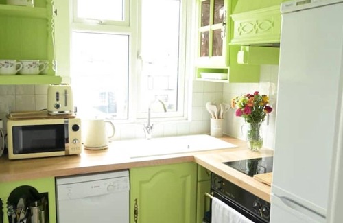 Larkswood Appartement | Private 2 bed, kitchen & bathroom in shared home