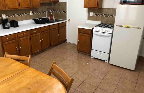 Perth Amboy Appartement | Private 2 bedroom and 1 bathroom house in a quiet area and convenient to NYC bus/train