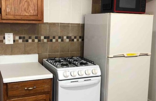 Perth Amboy Appartement | Private 2 bedroom and 1 bathroom house in a quiet area and convenient to NYC bus/train