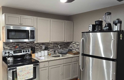 Gordon Heights Maison | Private 2 bedroom basement w/ private entrance
