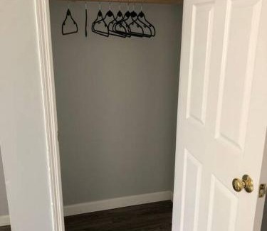 Linden Appartement | Private 2-bedroom with free parking and direct bus to NYC Manhattan only 2 blocks away