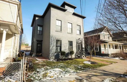 Tremont Appartement | Private 2 Level Apartment with Hot Tub in Tremont