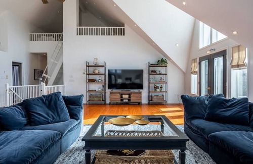 Waupoos Station Balnéaire | Private 30 Acre Compound With Sandy Beach In Heart of Prince Edward County