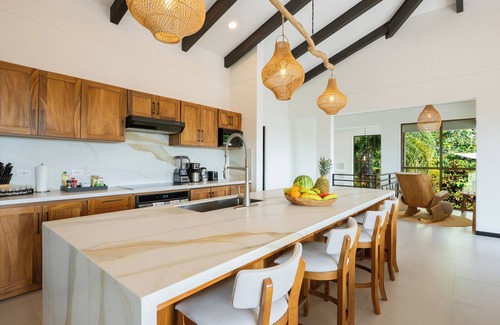 Valle Pura Vida Maison | Private 3Bdrm 3.5Ba Jungle Home w/Pool near Manuel Antonio