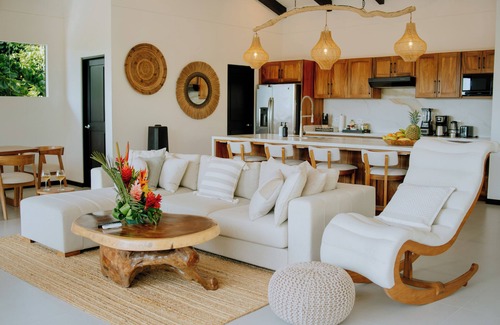 Valle Pura Vida Maison | Private 3Bdrm 3.5Ba Jungle Home w/Pool near Manuel Antonio