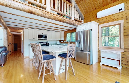 Scarborough Maison | Private 3BR waterfront home, hot tub, pool table, sandy beach, BBQ, w/d, wifi
