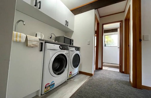 Lower Hutt Maison | private 3brm cottage by high way 1/seaview n bush + 2km to shops + 15km to Welly