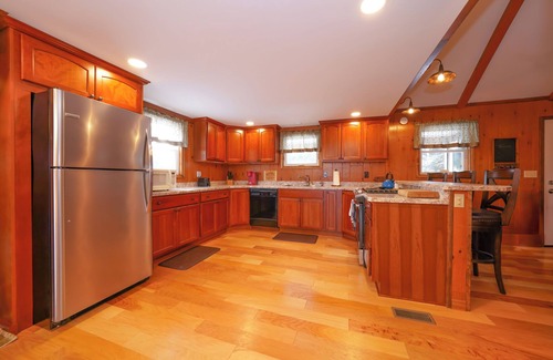Little Valley Cabine | Private 5-bedroom cabin in charming Little Valley