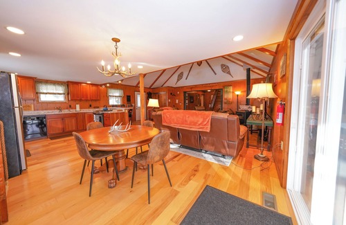 Little Valley Cabine | Private 5-bedroom cabin in charming Little Valley