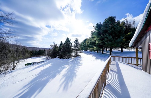 Little Valley Cabine | Private 5-bedroom cabin in charming Little Valley