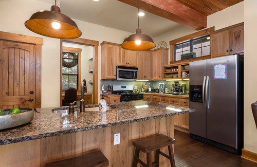 Leander Cabine | Private 5 Star Retreat overlooking Lake Travis