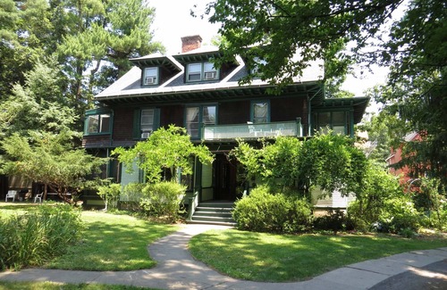 Ithaca Maison | Private 8-Bed, 7-Bath Home near Downtown & Cornell