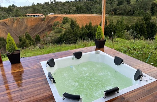 Guarne Maison | Private accommodation with Jacuzzi, wifi and BBQ area