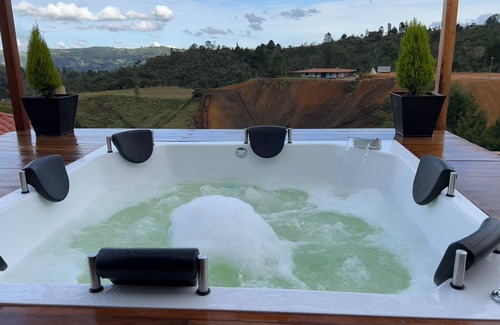 Guarne Maison | Private accommodation with Jacuzzi, wifi and BBQ area