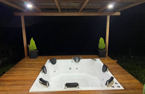 Guarne Maison | Private accommodation with Jacuzzi, wifi and BBQ area
