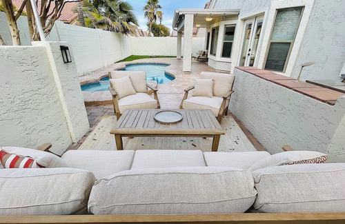 Neely Farms Maison | Private and Charming Vacation Home near Downton Gilbert - Pool/hot tub/fireplace