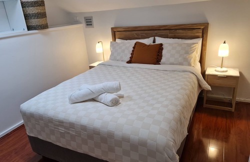 Guildford Maison | Private and Cosy Two Storey Guest House Near Shops/transport