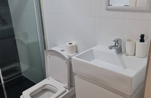 Guildford Maison | Private and Cosy Two Storey Guest House Near Shops/transport