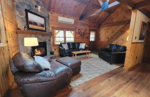 Nisbet Maison | Private and Cozy Cabin Close to Williamsport, PA