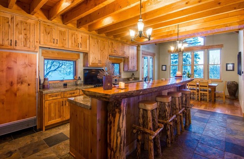 Sundance Cabine | Privé et paisible, au bord du ruisseau, vue sur la montagne, adapté aux familles, chambre séparée