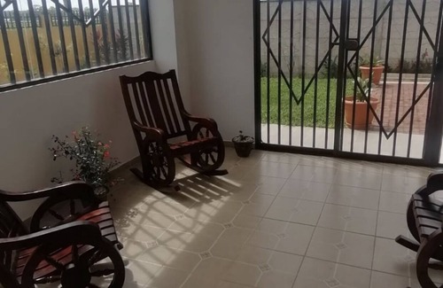 Parrita Maison | Private and Safe . Amazing House near of the Beach, enjoy the peace and relax.