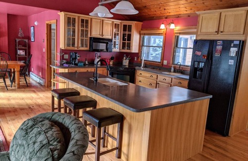 Snowshoe Cabine | Escapade familiale en raquettes confortable et relaxante!