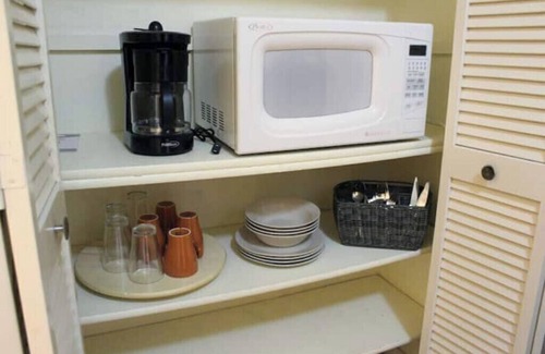 Ludlam Appartement | Private Apartment Miami Kendall near Zoo, The Falls Mall, and Miami Dade College