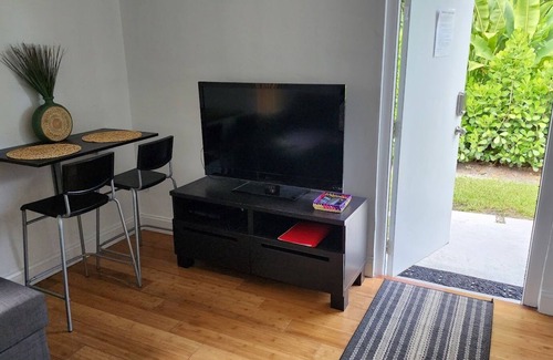 Ludlam Appartement | Private Apartment Miami Kendall near Zoo, The Falls Mall, and Miami Dade College