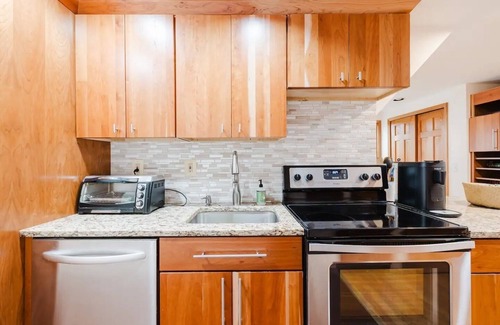 Glen Head Appartement | Private Apartment on tree lined 2 acre estate. Close to beaches, farms and NYC.
