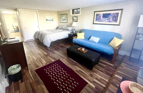 Manchester Appartement | Private apartment with kitchen & laundry in North End - Flexible cancellation!