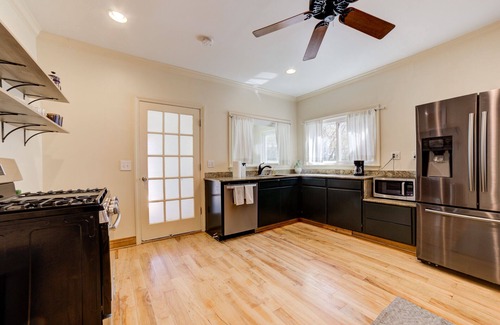 Maple Ridge Appartement | Private Apartment with pool, 5 min to downtown