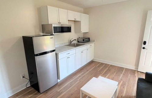 Fleming Island Appartement | Private attached apartment 1 bed 1bath, kitchenette, liv room, private laundry.