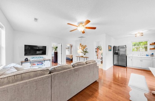 West Ashley Maison | Private Backyard With Fire Pit, 15 Min to Downtown