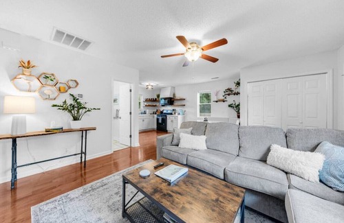 West Ashley Maison | Private Backyard With Fire Pit, 15 Min to Downtown