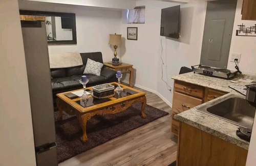 West Central Appartement | Private basement studio apt.