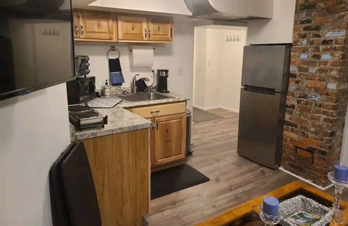 West Central Appartement | Private basement studio apt.