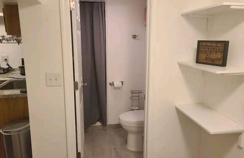 West Central Appartement | Private basement studio apt.