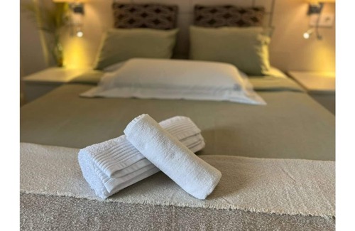Reboleira Appartement | Private bathroom in apartment shared with other guests