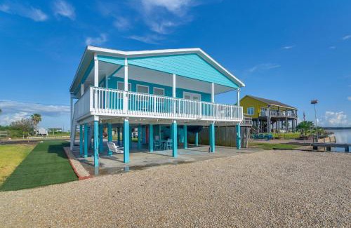 Hitchcock Maison | Private Bayfront Access 10 Mi to Galveston Beaches