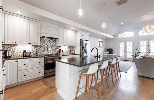Jim Thorpe Maison | Private Beach & Dock, Pickleball, Kayaks, Pool table, Firepit, 240V-EV