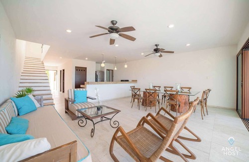 Progreso Municipality Maison | Exclusive Oceanfront Villa, Pool & Steps to Beach