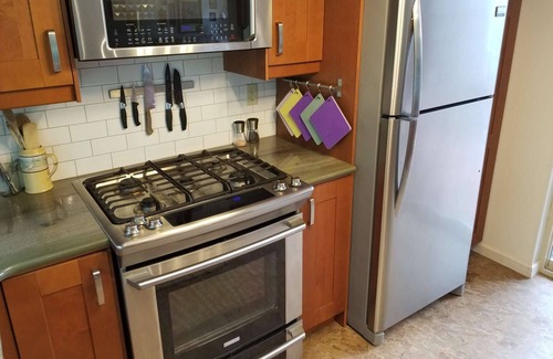Gleneden Beach Maison | Retraite plage privée sur 1 + acres de terrain boisé à une minute de marche de la plage w / Table de billard et bain à remous