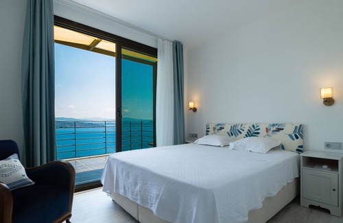 Ortakent Villa | Private Beach Villa With Garden Melon