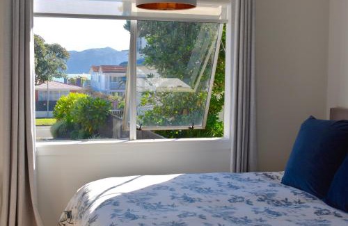 Paraparaumu Beach Appartement | Private Beachside Studio with Courtyard and Sea view