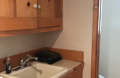 Willits Cabine | Private, Beautifully Decorated Guest House with Great Views and Sleeps 7 People