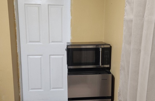 East Colfax Maison | Private bedroom and bathroom in Denver. Private entrance and wifi