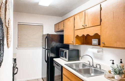 Tallahassee Maison | Private Bedroom in Beautiful Townhome